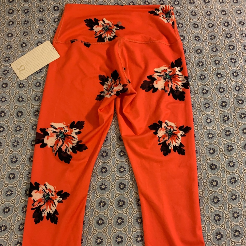 Lululemon wunder under crop size 8 NWT - Picture 2 of 4